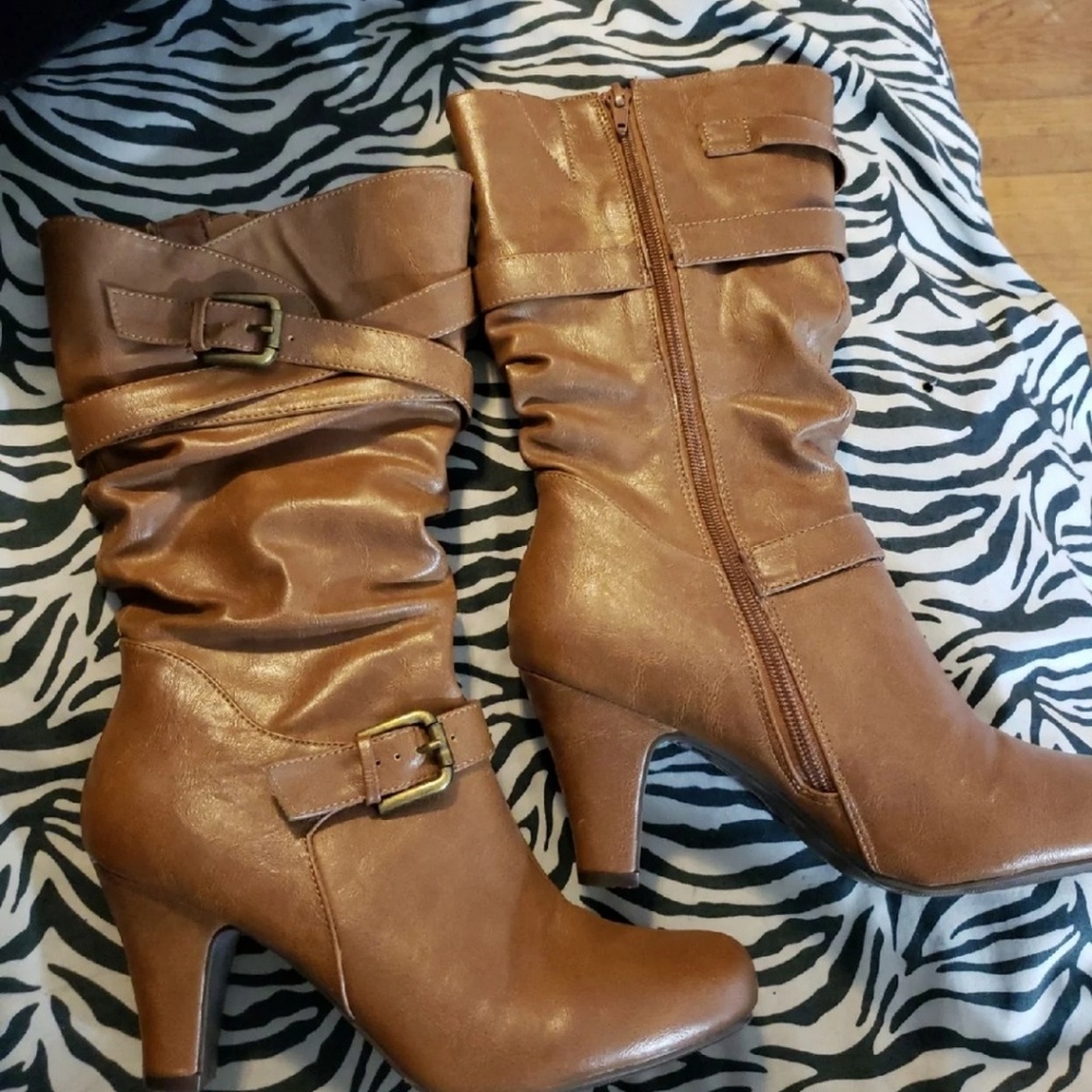 *SOLD*Carmel brown boots